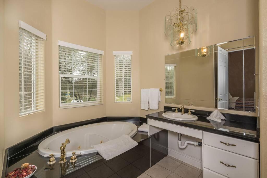 Yosemite South Presidential Mansion Villa โคสต์โกลด์ ภายนอก รูปภาพ
