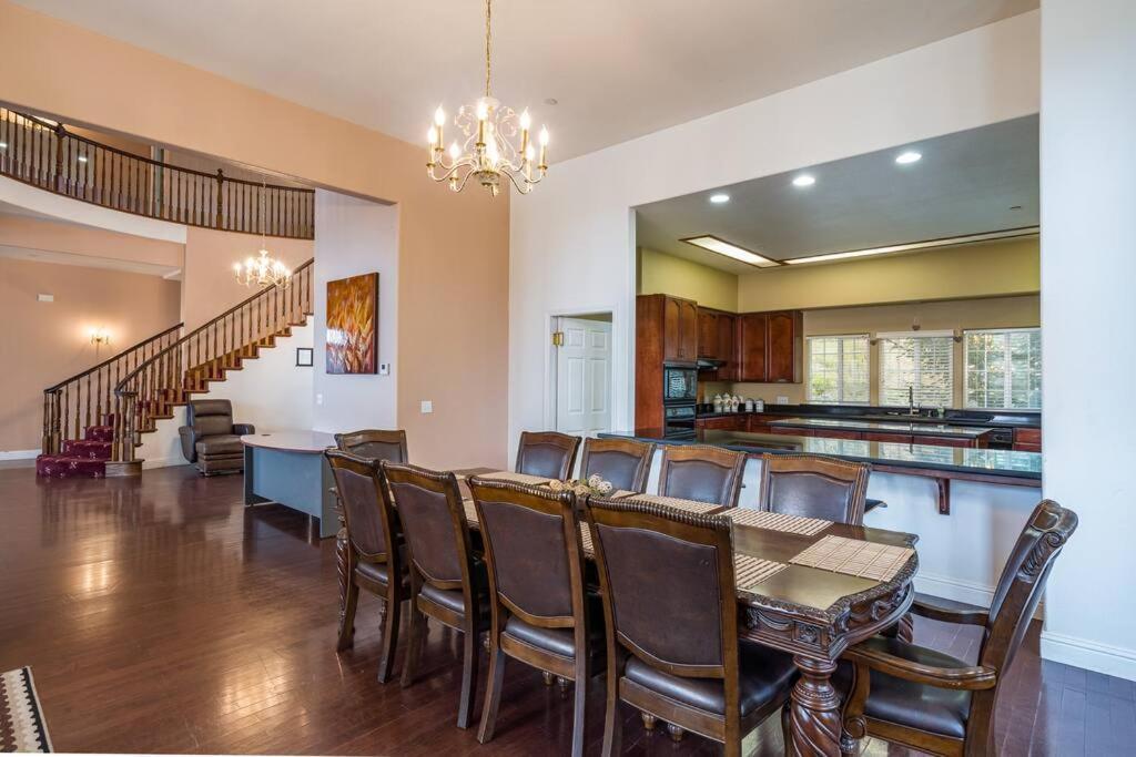 Yosemite South Presidential Mansion Villa โคสต์โกลด์ ภายนอก รูปภาพ