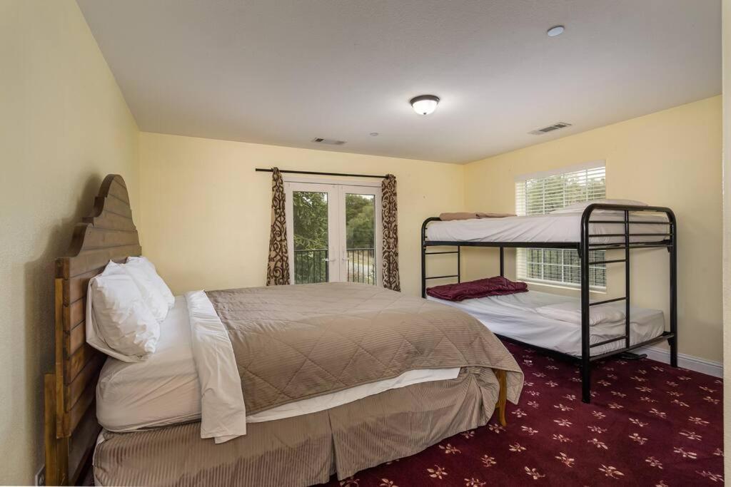 Yosemite South Presidential Mansion Villa โคสต์โกลด์ ภายนอก รูปภาพ