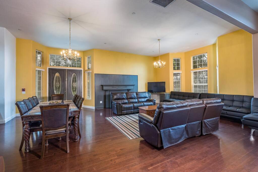 Yosemite South Presidential Mansion Villa โคสต์โกลด์ ภายนอก รูปภาพ